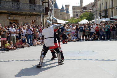 Olite se engalana por su feria medieval