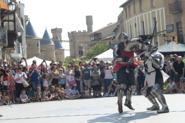 Olite se engalana por su feria medieval
