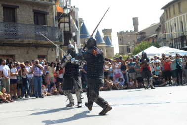 Olite se engalana por su feria medieval