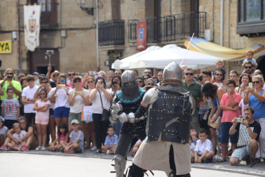 Olite se engalana por su feria medieval
