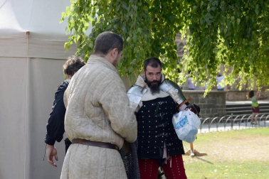 Olite se engalana por su feria medieval