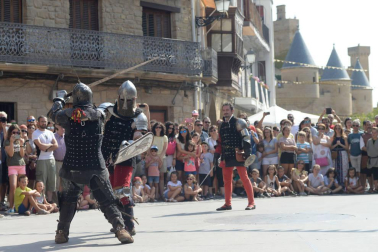 Olite se engalana por su feria medieval