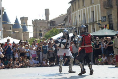 Olite se engalana por su feria medieval