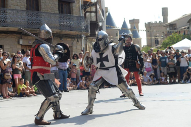 Olite se engalana por su feria medieval
