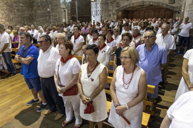 La localidad celebró el día grande de sus fiestas este domingo. Una jornada en la que la procesión al santo y la misa solemne estuvieron en el centro. Después de la eucaristía, tuvo lugar el almuerzo popular y un espectáculo de dantzas