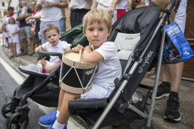 La localidad celebró el día grande de sus fiestas este domingo. Una jornada en la que la procesión al santo y la misa solemne estuvieron en el centro. Después de la eucaristía, tuvo lugar el almuerzo popular y un espectáculo de dantzas