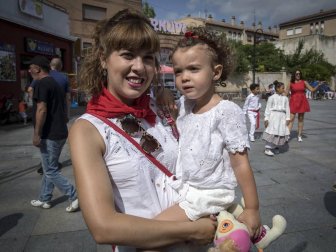 La localidad celebró el día grande de sus fiestas este domingo. Una jornada en la que la procesión al santo y la misa solemne estuvieron en el centro. Después de la eucaristía, tuvo lugar el almuerzo popular y un espectáculo de dantzas