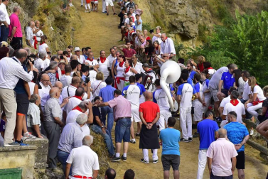 Las vacas de la ganadería Manolo Merino, de Marcilla, han protagonizado un encierro muy rápido y limpio.