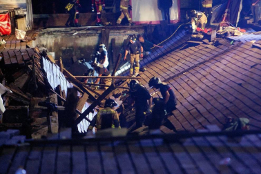 Escenas de pánico en Vigo tras derrumbarse una pasarela durante un concierto.