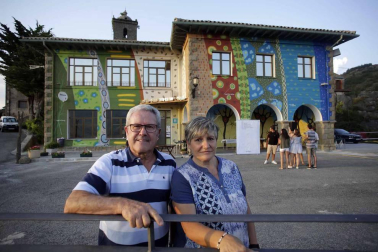 Médico, investigador y premio Nobel, Santiago Ramón y Cajal fue también un artista, con unos dibujos de células neuronales muy fieles a la realidad. Los vecinos de su pueblo y el grafitero Jabier Landa le han homenajeado pintando el hostal