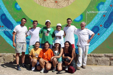 Médico, investigador y premio Nobel, Santiago Ramón y Cajal fue también un artista, con unos dibujos de células neuronales muy fieles a la realidad. Los vecinos de su pueblo y el grafitero Jabier Landa le han homenajeado pintando el hostal