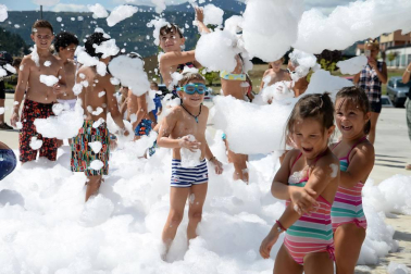 Los niños tomaron las riendas en el tercer día de las fiestas agoizkas. Los 38 pequeños nacidos el año pasado, la corporación infantil encabezada por Ilazki Elizari, la comparsa y el coro txikis... fueron los protagonistas de la jornada.