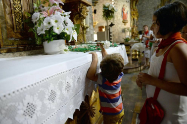 Los niños tomaron las riendas en el tercer día de las fiestas agoizkas. Los 38 pequeños nacidos el año pasado, la corporación infantil encabezada por Ilazki Elizari, la comparsa y el coro txikis... fueron los protagonistas de la jornada.