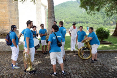 Los niños tomaron las riendas en el tercer día de las fiestas agoizkas. Los 38 pequeños nacidos el año pasado, la corporación infantil encabezada por Ilazki Elizari, la comparsa y el coro txikis... fueron los protagonistas de la jornada.