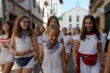 Los niños tomaron las riendas en el tercer día de las fiestas agoizkas. Los 38 pequeños nacidos el año pasado, la corporación infantil encabezada por Ilazki Elizari, la comparsa y el coro txikis... fueron los protagonistas de la jornada.