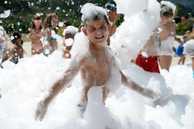 Los niños tomaron las riendas en el tercer día de las fiestas agoizkas. Los 38 pequeños nacidos el año pasado, la corporación infantil encabezada por Ilazki Elizari, la comparsa y el coro txikis... fueron los protagonistas de la jornada.