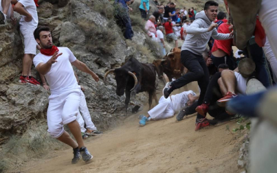 La ganadería Hípica Zahorí ha protagonizado un emocionante tercer encierro del Pilón en las fiestas de Falces, 2018, este martes 14 de agosto.