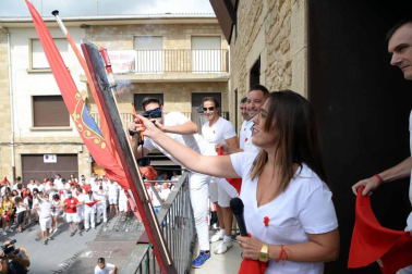 Cientos de personas aguardaron con emoción el momento del chupinazo en la plaza del Ayuntamiento