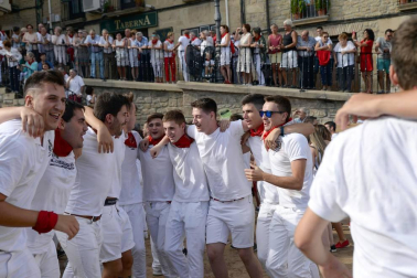 Fotos del cohete de fiestas de Mendigorría