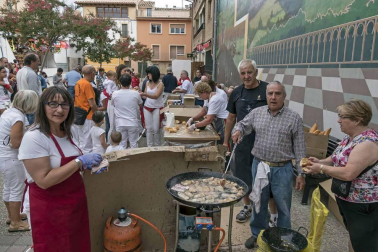 Esta localidad de Tierra Estella celebró este martes, 14 de agosto, su primer día de fiestas, que arrancaron con el lanzamiento del cohete.