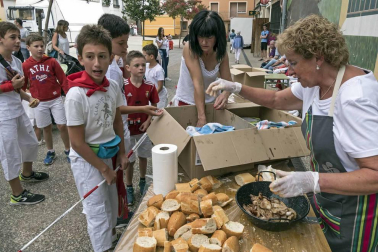Esta localidad de Tierra Estella celebró este martes, 14 de agosto, su primer día de fiestas, que arrancaron con el lanzamiento del cohete.