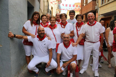 Después de un año, Lerín se volvió a vestir de blanco y rojo este martes, 14 de agosto, primer día de sus fiestas patronales.