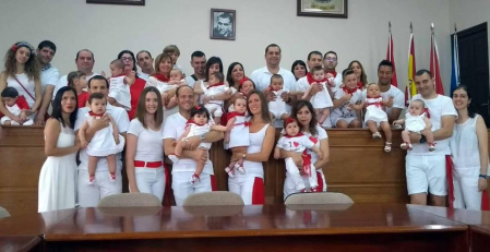 Después de un año, Lerín se volvió a vestir de blanco y rojo este martes, 14 de agosto, primer día de sus fiestas patronales.