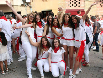 Después de un año, Lerín se volvió a vestir de blanco y rojo este martes, 14 de agosto, primer día de sus fiestas patronales.
