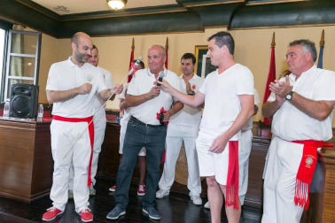 Fotos del cohete de las fiestas de Santa Ana de Buñuel.