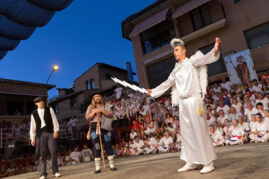 En el marco de sus fiestas patronales, Murchante disfrutó este miércoles de la undécima edición de su tradicional Paloteado.