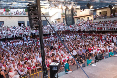 En el marco de sus fiestas patronales, Murchante disfrutó este miércoles de la undécima edición de su tradicional Paloteado.