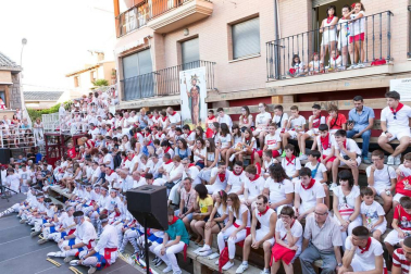 En el marco de sus fiestas patronales, Murchante disfrutó este miércoles de la undécima edición de su tradicional Paloteado.