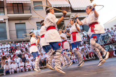 En el marco de sus fiestas patronales, Murchante disfrutó este miércoles de la undécima edición de su tradicional Paloteado.