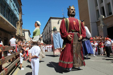 La localidad ribera vivió su segunda jornada festiva con el día dedicado a su patrona Santa Ana.