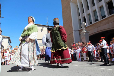La localidad ribera vivió su segunda jornada festiva con el día dedicado a su patrona Santa Ana.