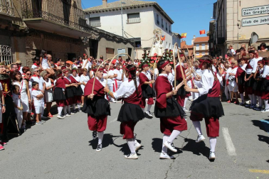La localidad ribera vivió su segunda jornada festiva con el día dedicado a su patrona Santa Ana.