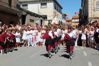 La localidad ribera vivió su segunda jornada festiva con el día dedicado a su patrona Santa Ana.