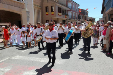 La localidad ribera vivió su segunda jornada festiva con el día dedicado a su patrona Santa Ana.