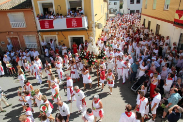 La localidad ribera vivió su segunda jornada festiva con el día dedicado a su patrona Santa Ana.