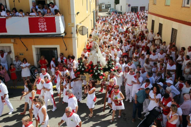 La localidad ribera vivió su segunda jornada festiva con el día dedicado a su patrona Santa Ana.