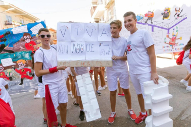 Decenas de cabanilleros disfrutaron del cohete, en el que el Ayuntamiento dio 108 botellas de cava