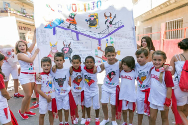 Decenas de cabanilleros disfrutaron del cohete, en el que el Ayuntamiento dio 108 botellas de cava