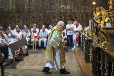 Los Arcos ha vivido la segunda jornada de sus fiestas patronales. En el Día de la Virgen, los vecinos han participado en la procesión. A continuación ha tenido lugar la misa en honor a los patronos Santa María y San Roque.