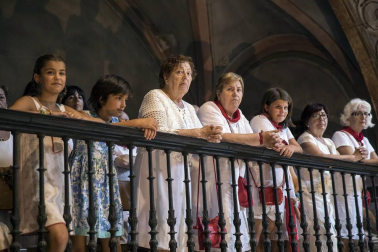 Los Arcos ha vivido la segunda jornada de sus fiestas patronales. En el Día de la Virgen, los vecinos han participado en la procesión. A continuación ha tenido lugar la misa en honor a los patronos Santa María y San Roque.