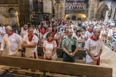 Los Arcos ha vivido la segunda jornada de sus fiestas patronales. En el Día de la Virgen, los vecinos han participado en la procesión. A continuación ha tenido lugar la misa en honor a los patronos Santa María y San Roque.