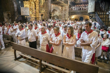 Los Arcos ha vivido la segunda jornada de sus fiestas patronales. En el Día de la Virgen, los vecinos han participado en la procesión. A continuación ha tenido lugar la misa en honor a los patronos Santa María y San Roque.