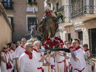 Los Arcos ha vivido la segunda jornada de sus fiestas patronales. En el Día de la Virgen, los vecinos han participado en la procesión. A continuación ha tenido lugar la misa en honor a los patronos Santa María y San Roque.