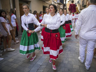 Los Arcos ha vivido la segunda jornada de sus fiestas patronales. En el Día de la Virgen, los vecinos han participado en la procesión. A continuación ha tenido lugar la misa en honor a los patronos Santa María y San Roque.