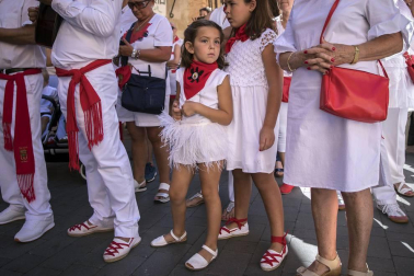 Los Arcos ha vivido la segunda jornada de sus fiestas patronales. En el Día de la Virgen, los vecinos han participado en la procesión. A continuación ha tenido lugar la misa en honor a los patronos Santa María y San Roque.