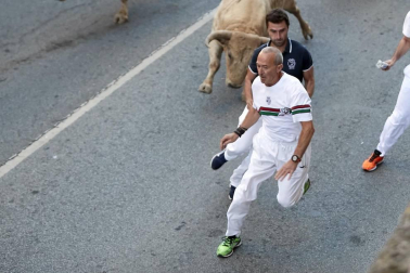 Las vacas de la ganadería Prieto de la Cal, de Huelva, han dejado dos trasladados al CHN, uno por dos cornadas en el muslo derecho.